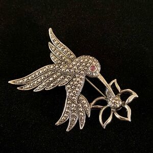VINTAGE Avon Signed Hummingbird Brooch Pin Silver Tone w/ Marcasite Rhinestone